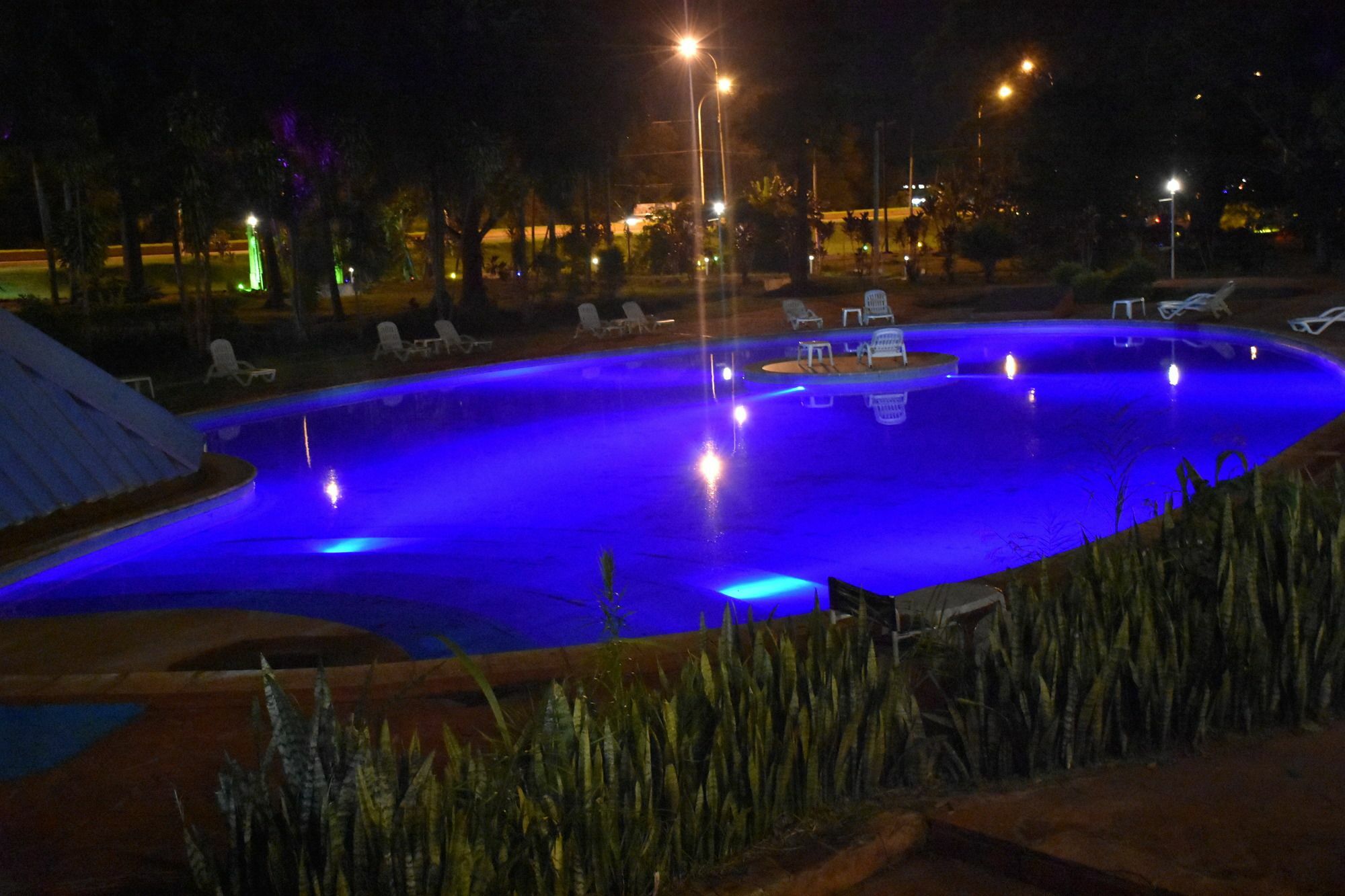 Tangoinn Club Iguazu Party Luxury Hostel Пуерто Игуасу Екстериор снимка