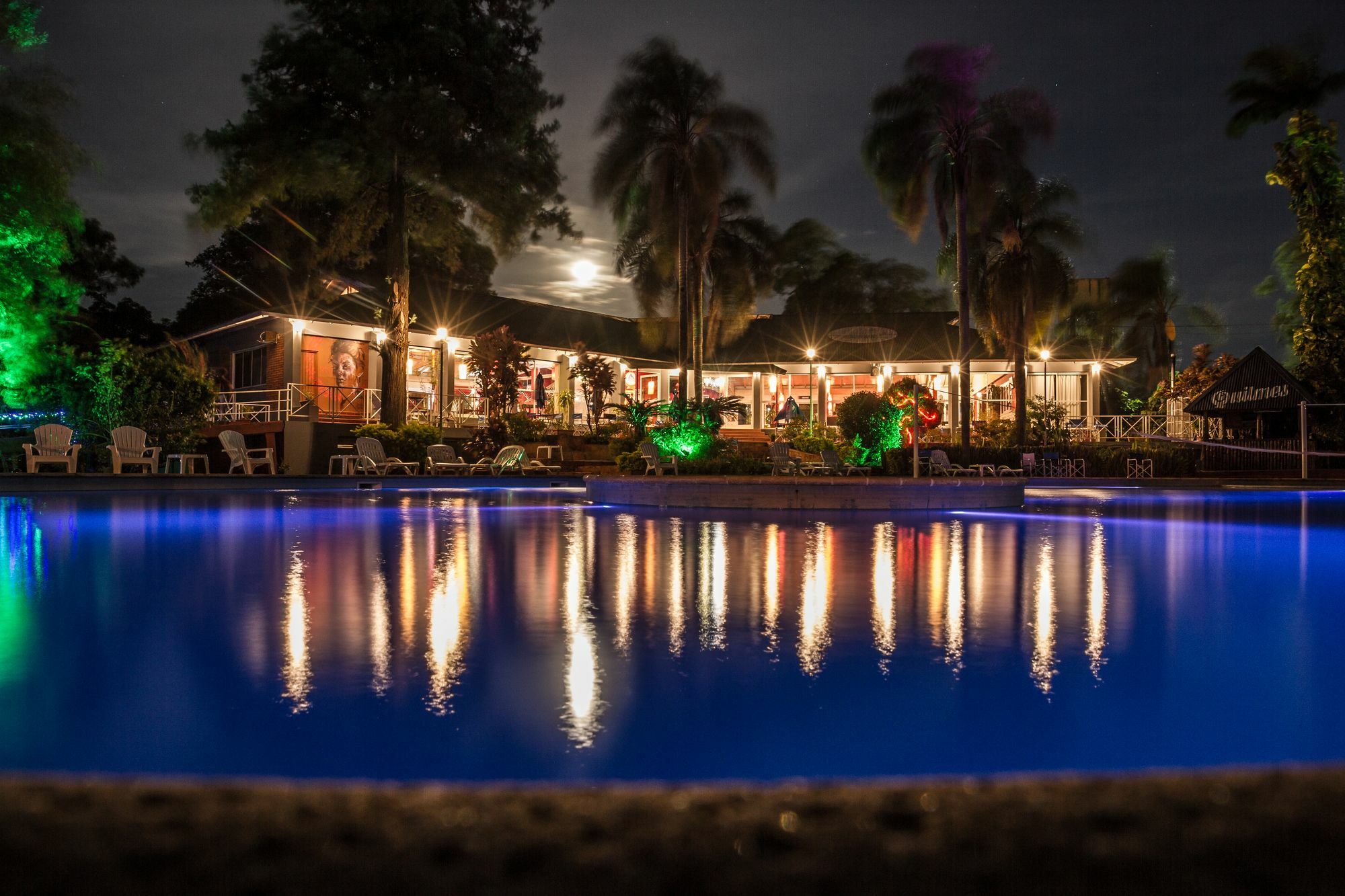 Tangoinn Club Iguazu Party Luxury Hostel Пуерто Игуасу Екстериор снимка