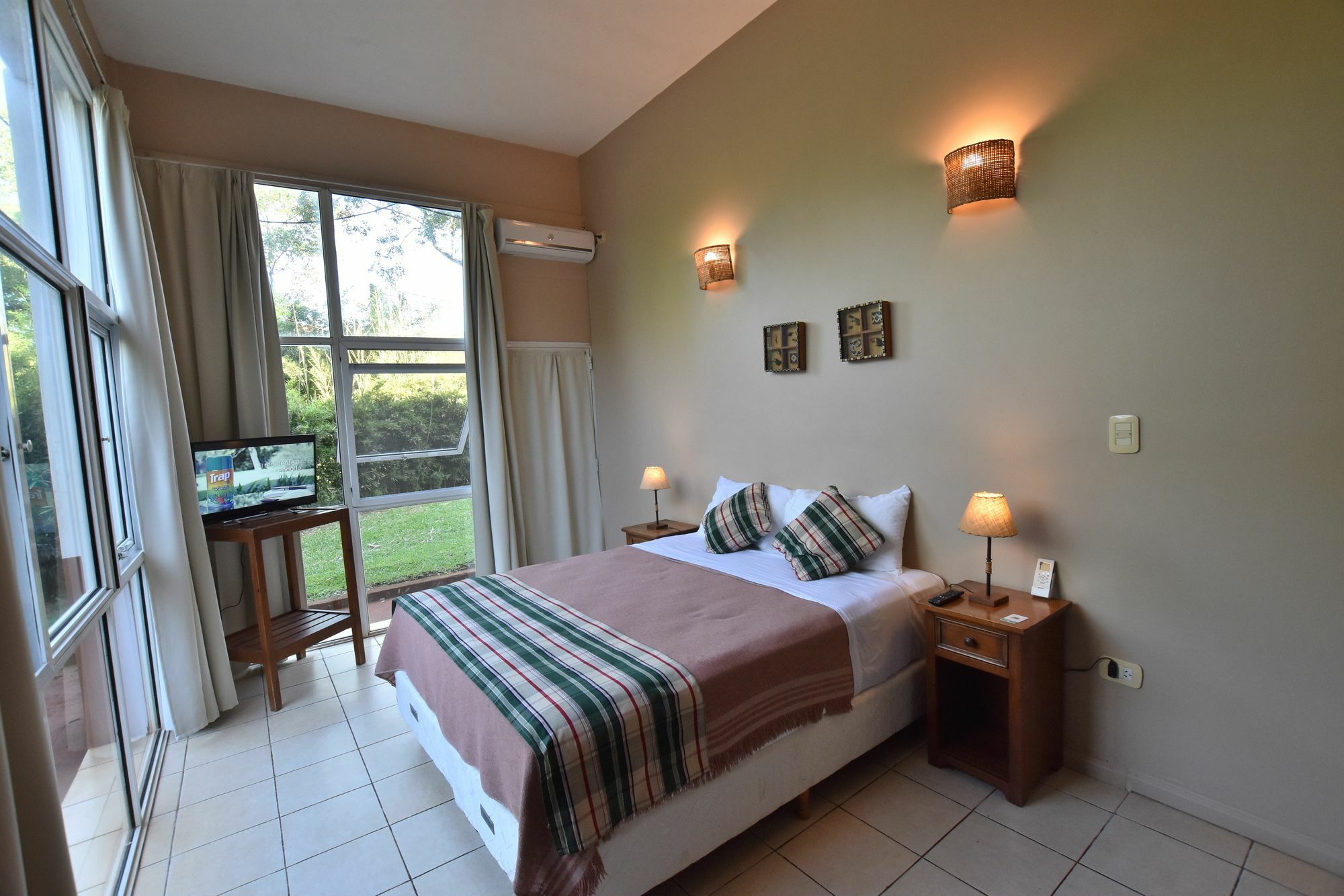 Tangoinn Club Iguazu Party Luxury Hostel Пуерто Игуасу Екстериор снимка