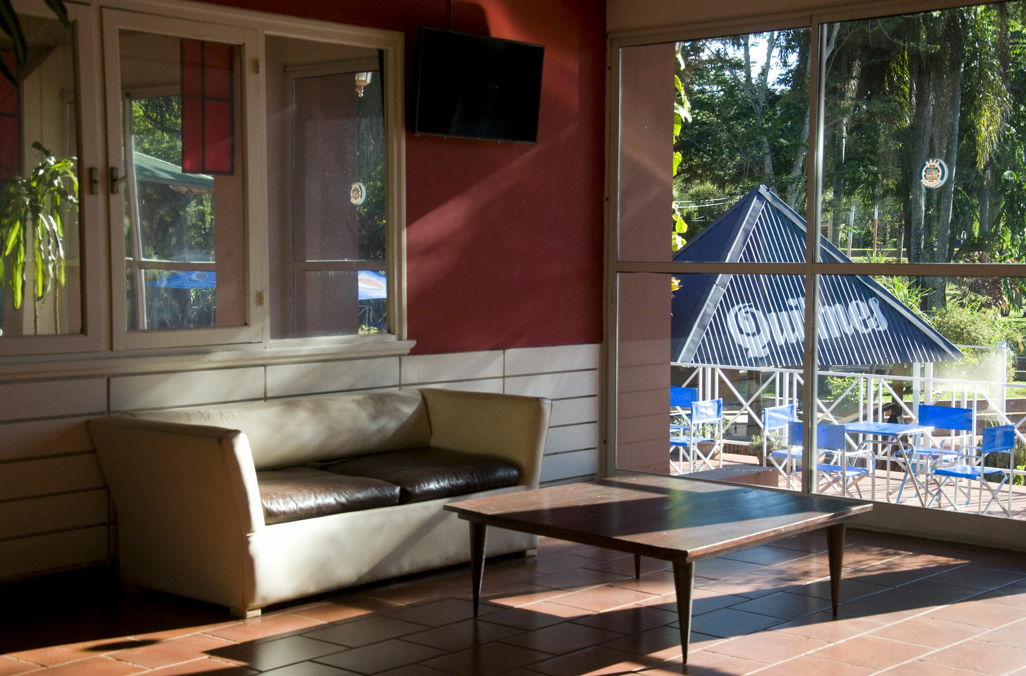 Tangoinn Club Iguazu Party Luxury Hostel Пуерто Игуасу Екстериор снимка